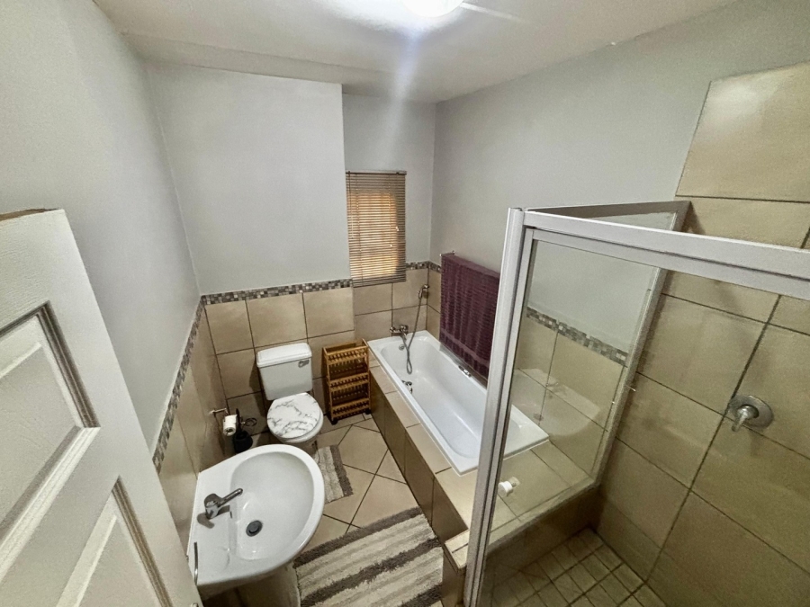 2 Bedroom Property for Sale in Waterval East North West